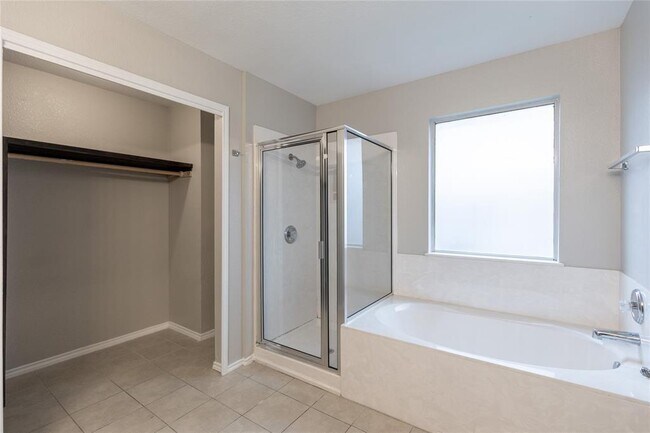 Building Photo - 1701 Golden Sunrise Ln