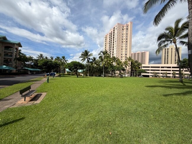 Building Photo - 2 Bedroom, 2 Bathroom, 2 Parking, Salt Lake (Country Club Village)