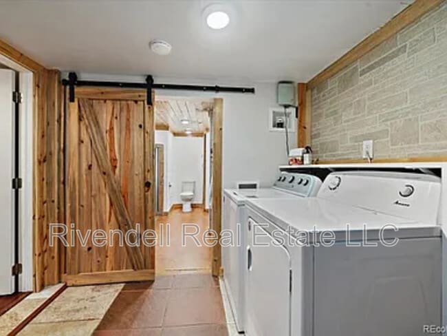 Building Photo - 5046 Meade St
