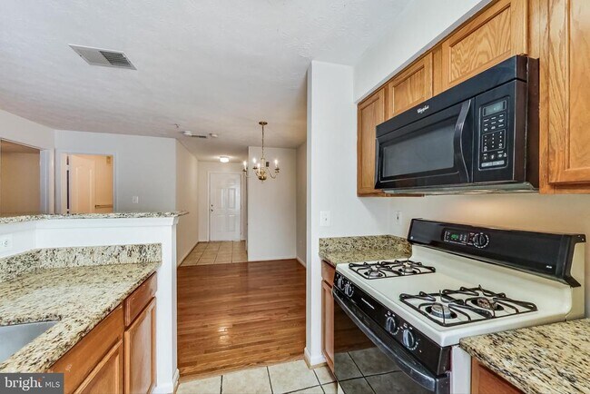 Building Photo - 8911 Town Center Cir