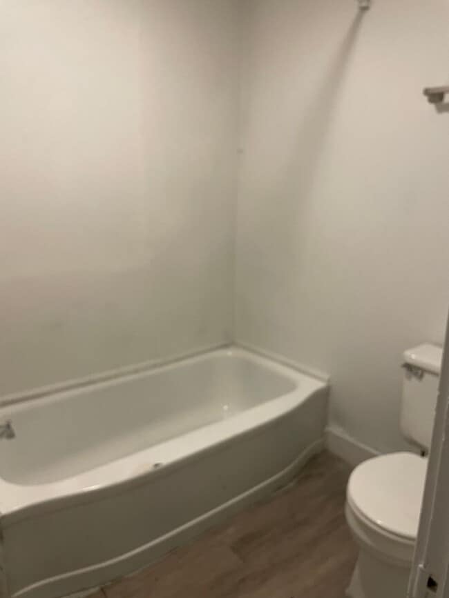 Building Photo - 3 bedroom 2 Bath $875