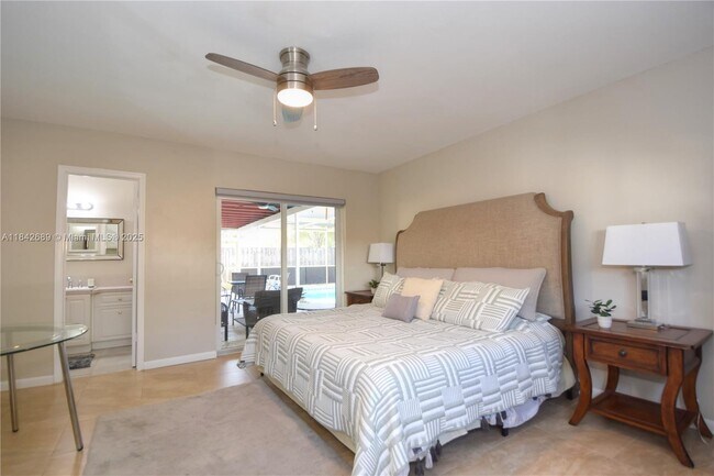 Building Photo - 609 S Crescent Dr