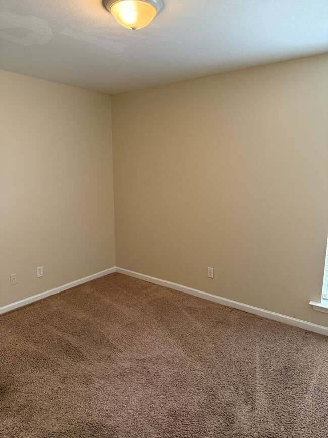 Building Photo - 1240 Ball Park Ave NE