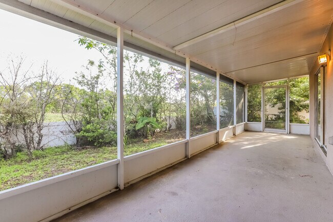 Building Photo - 4 Bedroom Tampa Home