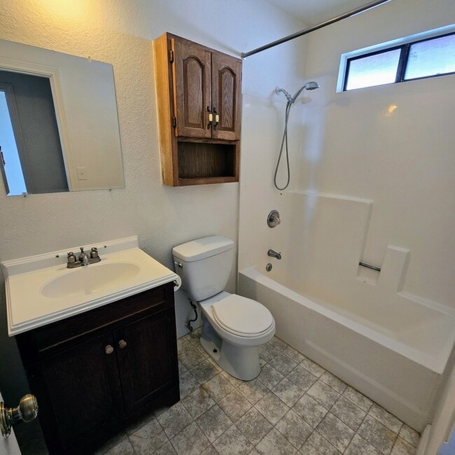 Building Photo - 2086 9th Ln