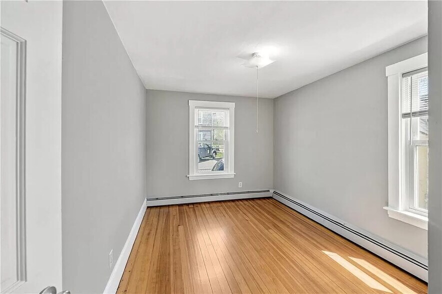 Building Photo - 289 Mowry St