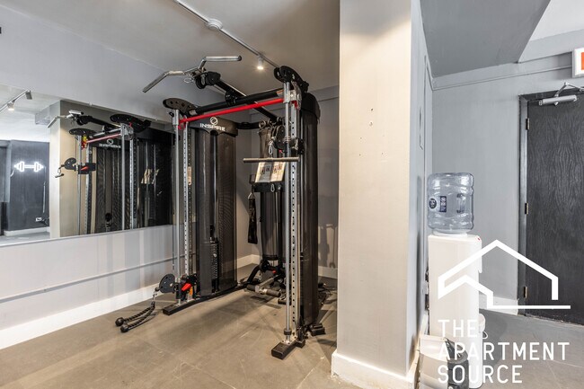 Building Photo - 1140 N La Salle Dr