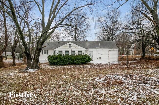 Building Photo - 2 NE Ferrell Ln