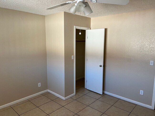 Building Photo - A580