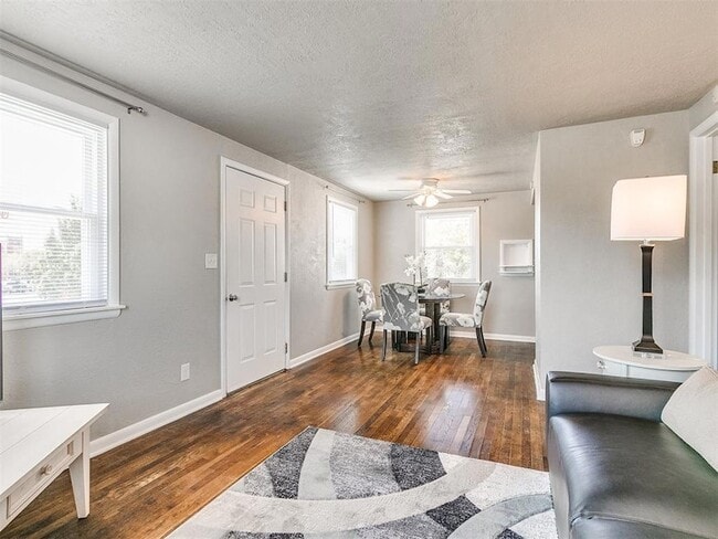 Building Photo - 203 E Brooks St