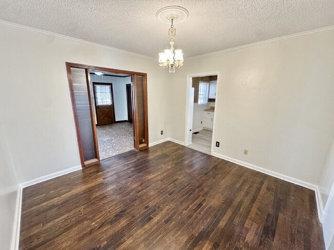 Building Photo - 135 S Greer St