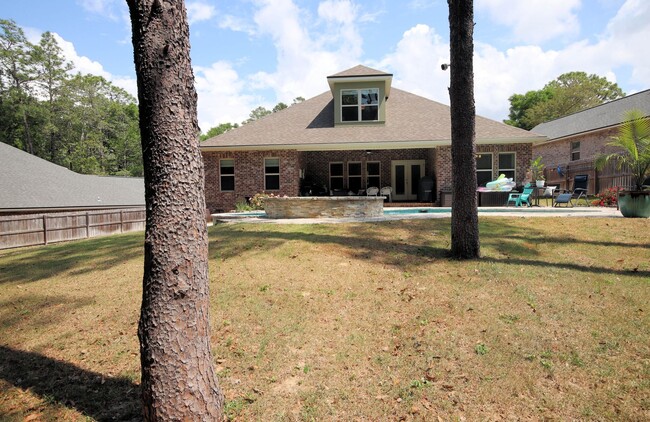 Building Photo - Pool Home in Niceville