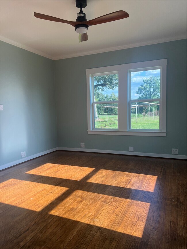 Building Photo - 803 Austin St