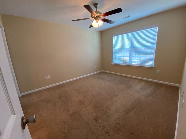 Building Photo - 2071 Reserve Ln