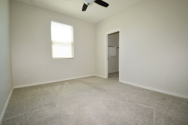 Building Photo - Impressive 4 bed 3 bath Circle Cross Home!