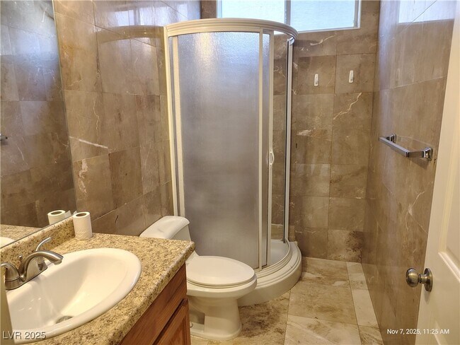 Building Photo - 9160 Valley Spring Ct