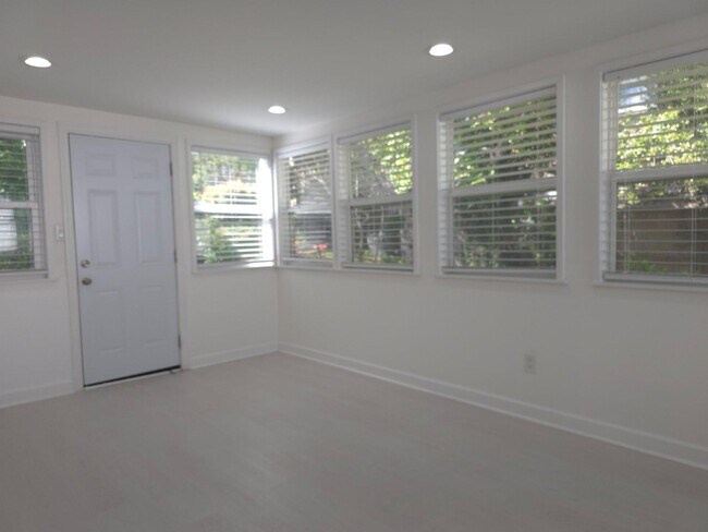 Building Photo - 2209 Quinton Rd