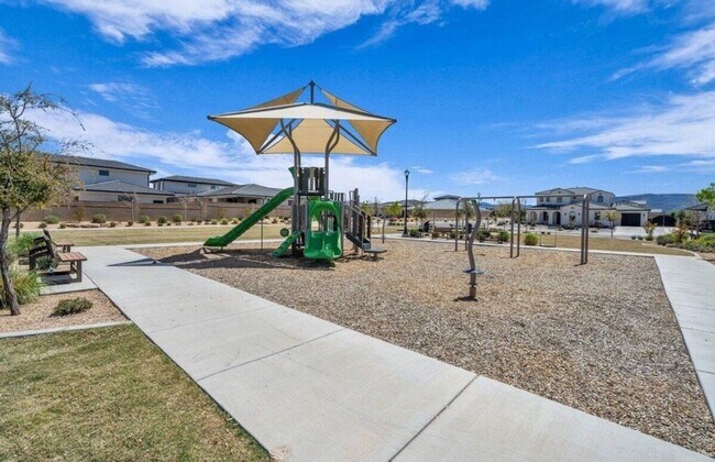 Building Photo - 3 Bedroom Condo in Desert Color with Flexible 6-12 Month Lease