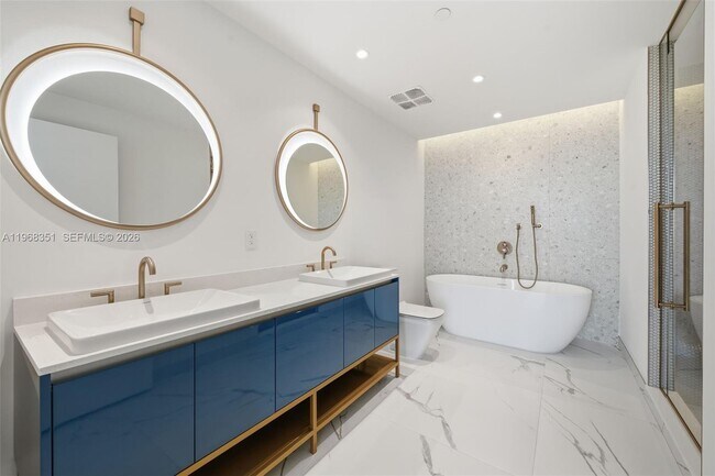 Building Photo - 2678 Tigertail Ave