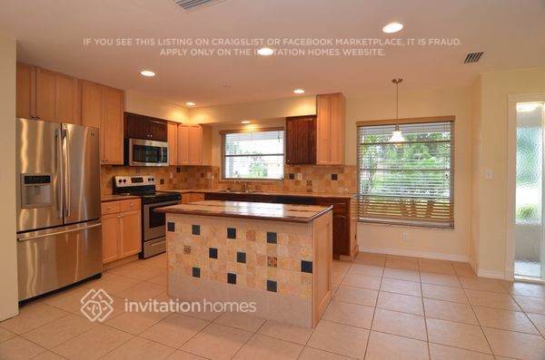 Building Photo - 138 SW 48th Terrace