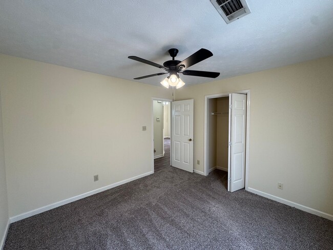 Building Photo - End of Cul-de-sac home