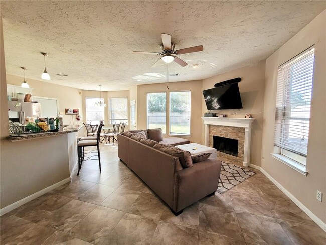 Building Photo - 5211 Aspen Point Dr