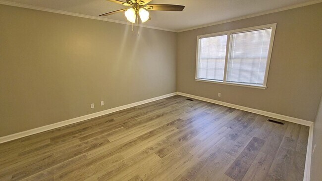 Building Photo - Modern Charm: Spacious 4-Bedroom Home with Inviting Amenities in Valdosta, GA