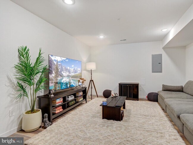 Building Photo - 1931 Colonial St