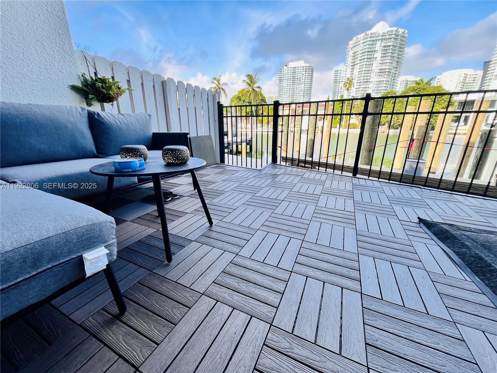 Building Photo - 253 Poinciana Island Dr