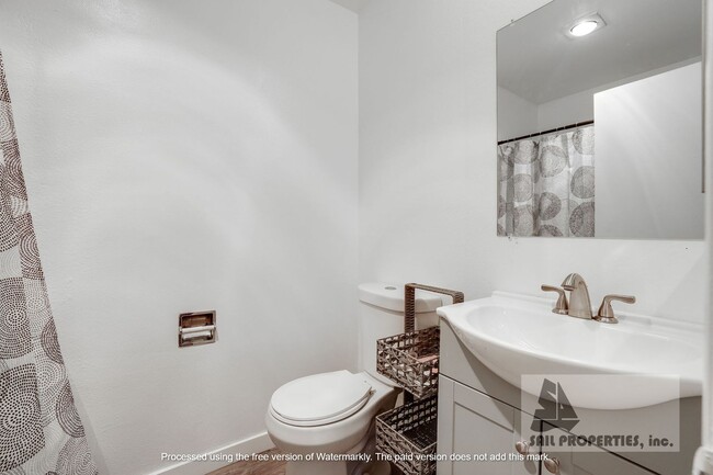 Building Photo - Beautifully Remodeled Unit Available Now!