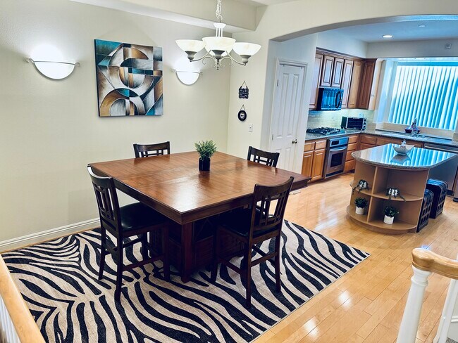 Dining Room - 4118 W Kling St