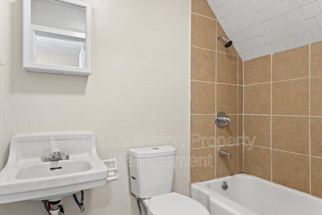 Building Photo - 306 E High St