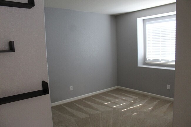 Building Photo - 1280 Cornell Dr