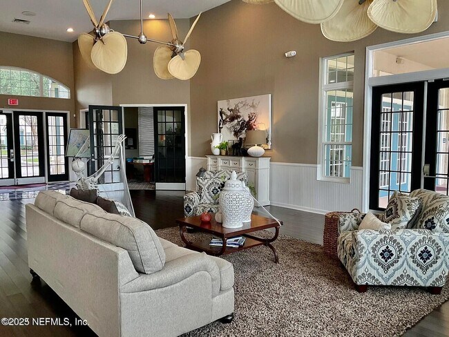 Building Photo - 13703 Richmond Park Dr N