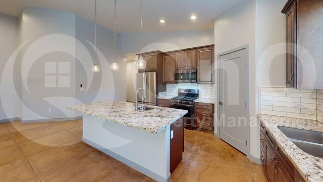 Building Photo - 1421 N Santa Rosa Ave