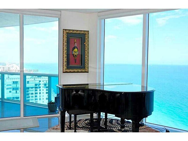 Building Photo - 2711 S Ocean Dr