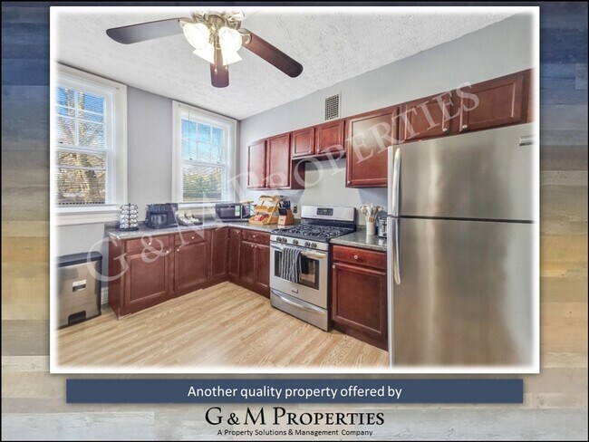 Building Photo - Rare Park Ave Rental – Spacious 3-Bedroom with Original Charm