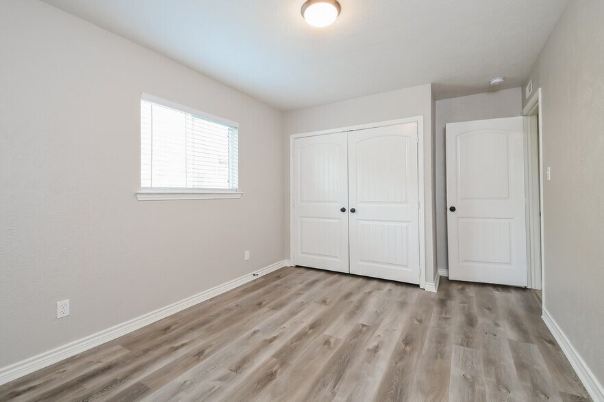 Building Photo - 4129 Shagbark St