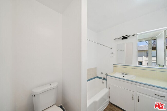 Building Photo - 1308 Havenhurst Dr