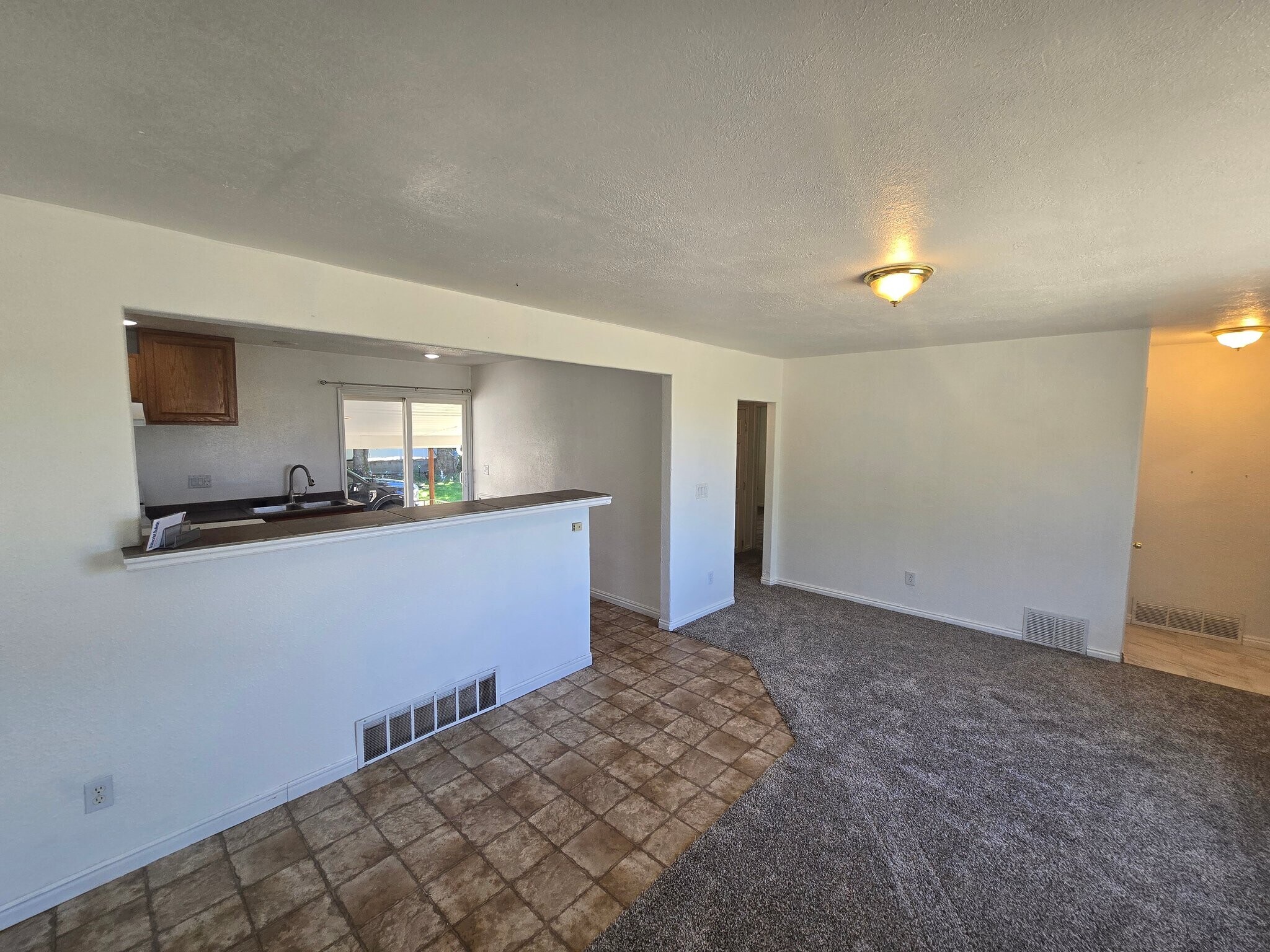 Building Photo - 509 W 200 S