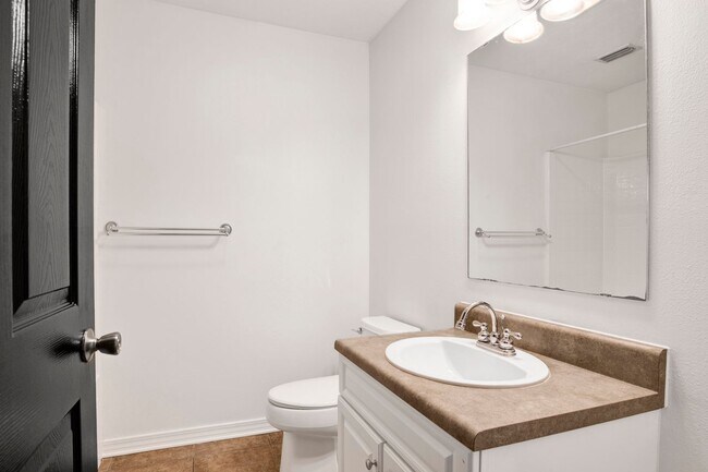 Building Photo - 3 Bedroom Scenic Heights Home