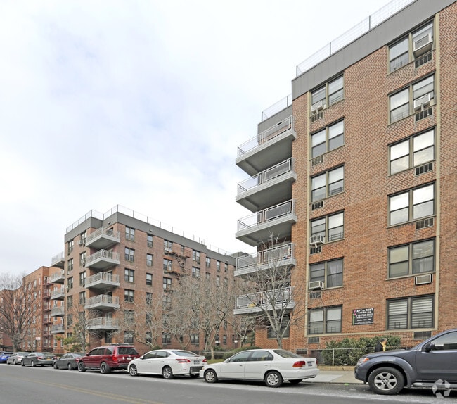 Building Photo - Turian House