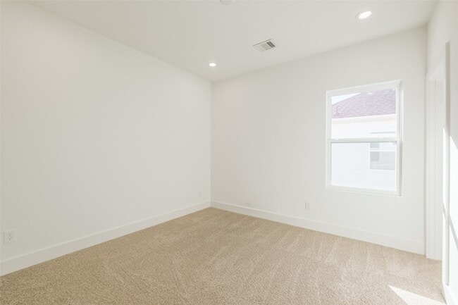 Building Photo - 8315 Brecha Ln
