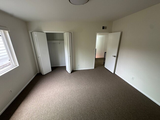 Building Photo - Charming Playa Del Rey Home with Spacious ...