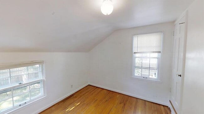 Building Photo - 910 Sylvan Ave