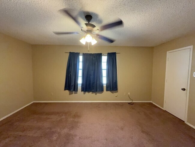 Building Photo - 5604 Ember Dr