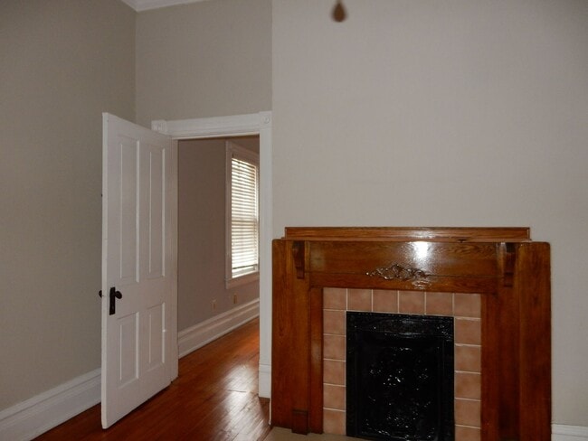Building Photo - Elm/436