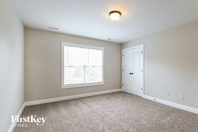 Building Photo - 1011 Bridlemine Dr