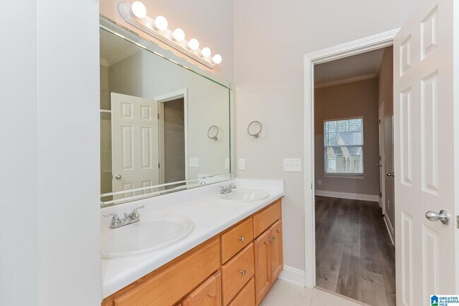 Building Photo - 1215 Riverford Dr