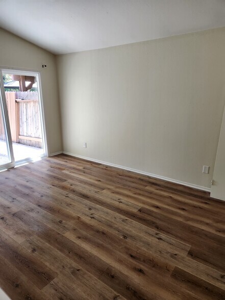 Building Photo - 6802 Chapman Pl